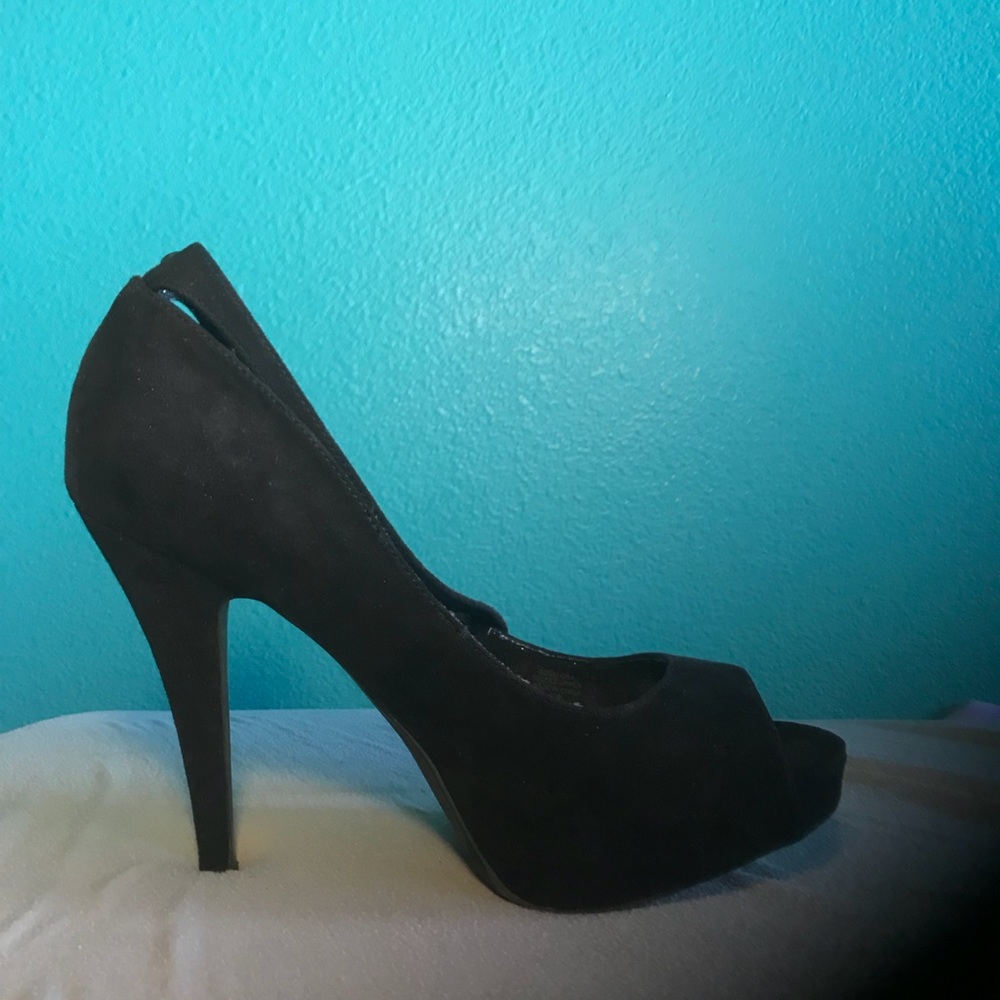 black guess heels!!